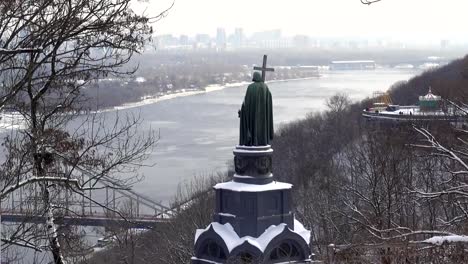 Monument-to-St.-Vladimir-the-Baptist-in-Kiev