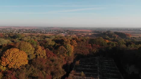 Bosque-de-otoño-en-el-antiguo-fuerte-militar