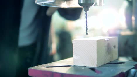 Male-technician-with-prosthetic-hands-is-preparing-a-drilling-machine