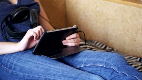 Young-Woman-Lying-on-Bed-and-using-Tablet-at-Home