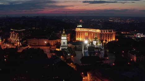 Vuelo-por-la-noche-sobre-la-Catedral-de-Sofía-en-Kiev