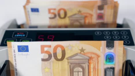 El-cálculo-del-dispositivo-está-procesando-billetes-en-euros