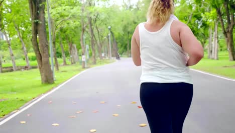 Large-build-young-woman-exercising-to-lose-weight-in-the-park