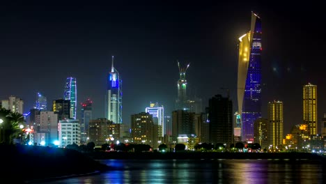 Skyline-mit-Wolkenkratzern-Nacht,-Timelapse-in-Kuwait-Stadt-Innenstadt-beleuchtet-bei-Dämmerung.-Kuwait-Stadt,-Naher-Osten