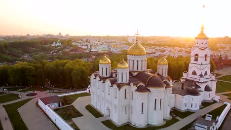 aerial-shot-Assumption-Cathedral-in-Vladimir,-Russia