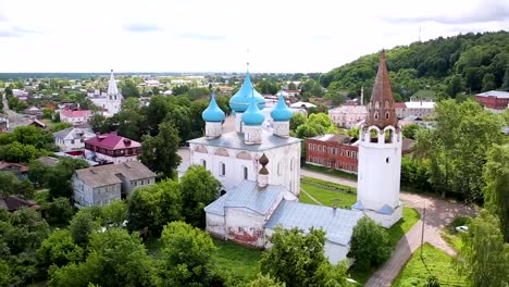 aerial-shot-Cathedral-of-the-Annunciation-in-Gorokhovets,-Russia