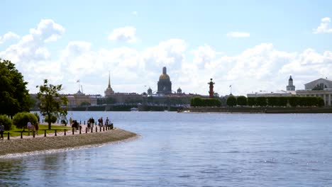 Vista-de-la-lengua-de-la-isla-Vasilyevsky-San-Petersburgo