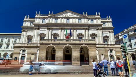 Concierto-principal-sala-del-Teatro-alla-Scala,-una-ópera-timelapse-hyperlapse-en-Milán,-Italia