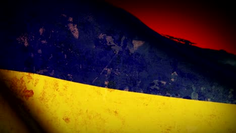 Ukraine-Flagge-winken,-alt,-Grunge-Look-Sonnenuntergang-Hintergrund