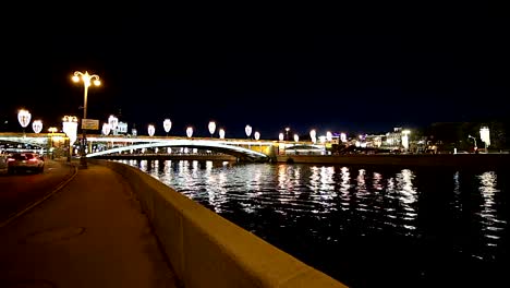 Vista-del-río-Moskva-y-el-Kremlin-(de-noche),-Moscú,-Rusia---la-vista-más-popular-de-Moscú