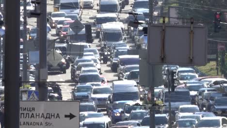 Traffic-jam-on-the-street-of-Kiev