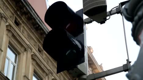 Ampel.-Ampeln-arbeiten-in-einer-großen-Stadt-am-Scheideweg.-Slow-Motion.