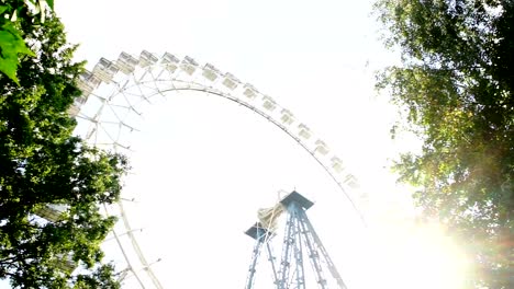 Riesenrad-Ansicht-von-unten