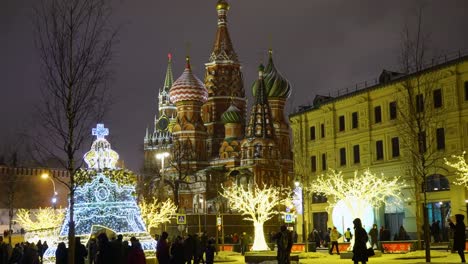 Moskau,-Russland.-Neue-Jahr-beleuchtet-Dekorationen-in-der-Nähe-des-Kreml-und-Seligen-Basilius-Kathedrale