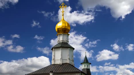 Auferstehungskloster-gegen-den-Himmel-ist-ein-großes-Kloster-der-Russisch-Orthodoxen-Kirche-in-der-Region-Moskau,-Russland