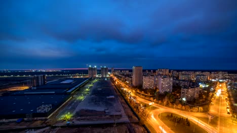 El-hermoso-arroyo-en-la-nube-sobre-la-ciudad.-Lapso