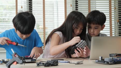 Children-engineer-team-working-together,-Assembling-and-Testing-to-equipment-in-workshop.-People-with-technology-and-innovation-concept.