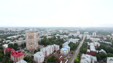 Blick-von-einem-Wolkenkratzer-auf-die-Stadt-Kirow