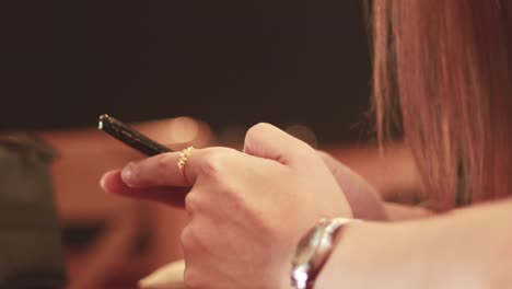 Close-up-:-Young-asian-woman-use-smartphone-in-Café