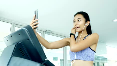 Woman-exercise-at-fitness-gym.-Sport-and-Reaction-concept.-4k-Resolution.