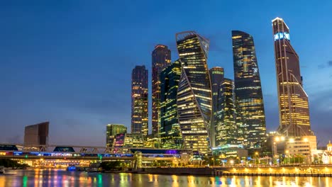 Moscow-city-skyline-day-to-night-timelapse-at-business-center-district-and-Moscow-River,-Moscow-Russia-4K-Time-Lapse