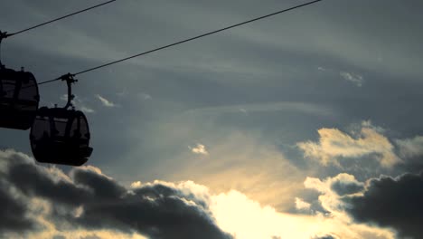 Montar-en-el-teleférico-con-teleférico