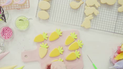 Decorating-Easter-sugar-cookies-with-royal-icing