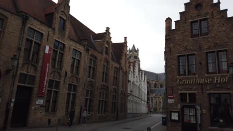 View-of-the-Gruuthuse-Palace.-The-area-is-farther-by-the-palace.-Tourists-walk.