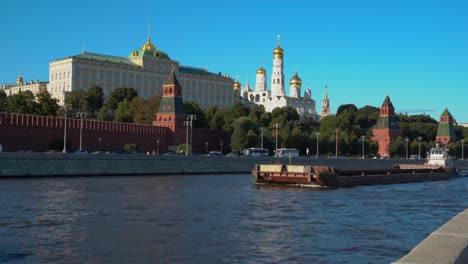 Moscow,-Kremlin,-an-old,-rusty-barge-floats-along-the-Kremlin-along-the-Moscow-River