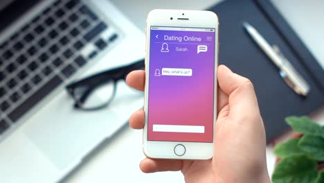 Recieving-new-message-on-dating-app-on-the-smartphone