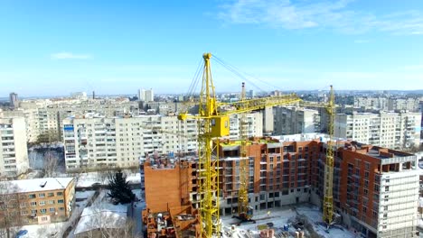 Construcción-de-edificio-en-invierno