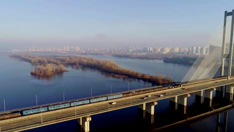 Luftbild-von-der-Südbrücke.-Luftbild-von-Süden-u-Bahn-Kabelbrücke.-Kiew,-Ukraine.