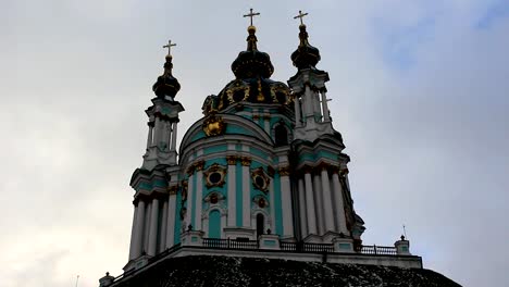 Die-christliche-Kirche-auf-dem-Hügel