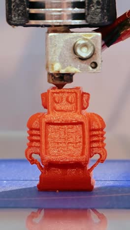 Automatic-3D-printer.-Vertical-video.