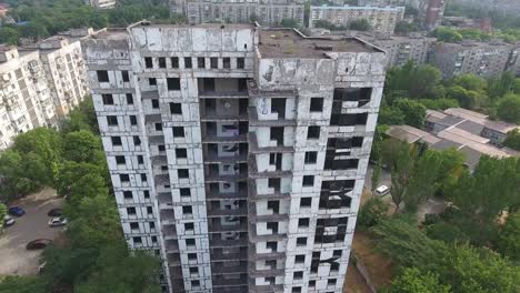 Deserted-floors-of-an-abandoned-high-rise-building.