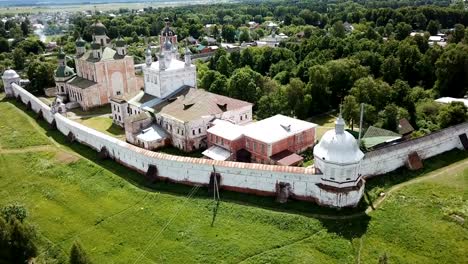 Luftaufnahme-des-Historischen-Museums-Pereslavl-Zalessky