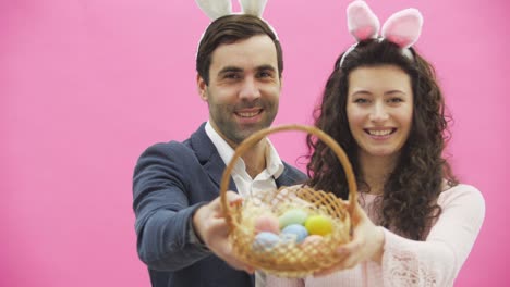 Family-celebrate-Easter-Day.-Happy-couple-with-bunny-ears.-Happy-holidays.-Couple-painting-eggs-for-Easter.-Decorating-eggs-ideas.-Holidays.-Spring-holidays.-Season.-Bunny-ears.