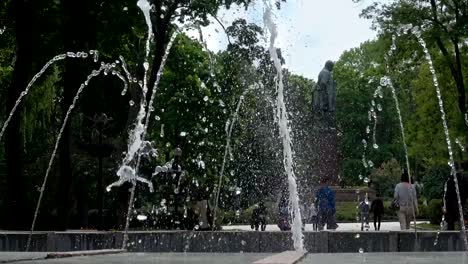 Brunnen-in-Kiew-im-Schewtschenko-Park