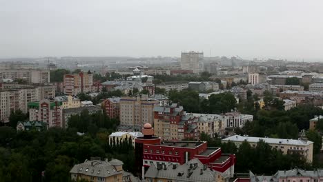 Blick-von-einem-Wolkenkratzer-auf-die-Stadt-Kirow