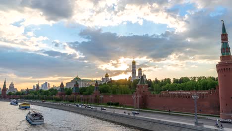 Moskau-Russland-Zeitraffer-4K,-Stadt-Skyline-Sonnenuntergang-Zeitraffer-am-Kreml-Palast-Roten-Platz-und-Moskau-Fluss