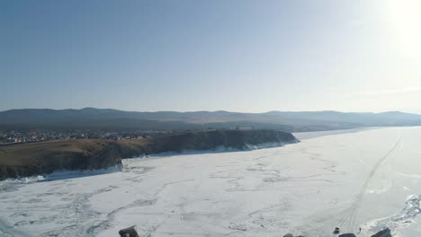 Olchon-Island-Baikal-See-Winterlandschaft