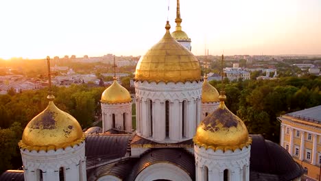 golden-domes-of-the-Assumption-Cathedral-in-Vladimir,-Russia,-aerial-shot