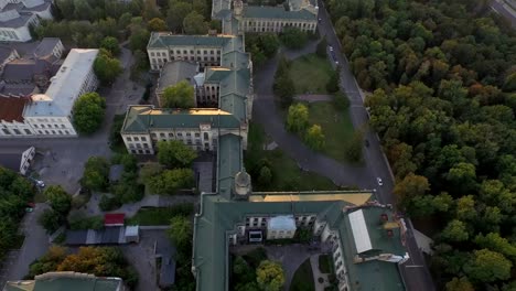 Vista-aérea-del-viejo-edificio-de-la-Universidad-de-KPI-en-Kiev,-Ucrania.