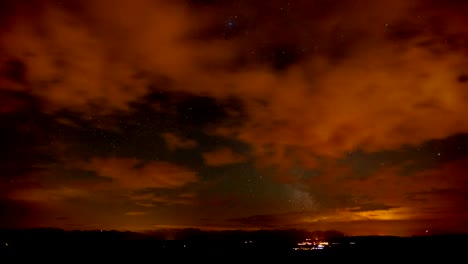 estrellas-de-vía-Láctea-moviéndose-en-el-cielo-por-la-noche