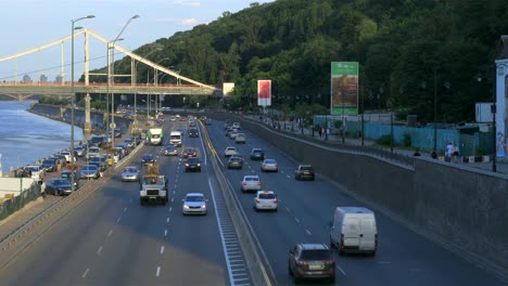 Movement-of-vehicles-along-the-embankment,-Kiev,-Ukraine