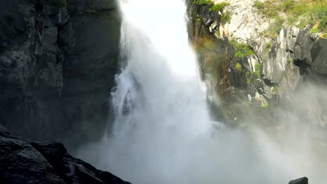 Mountain-waterfall-in-Siberia.