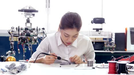 Female-Engineering-collaborating-on-develop-of-robot-in-laboratory.-4K-Resolution.