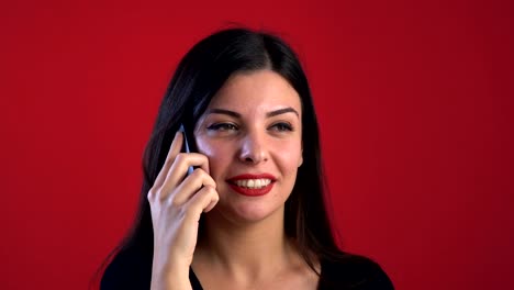 Hermosa-mujer-joven-con-smartphone