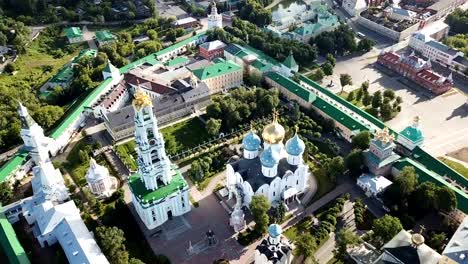 Panorámica-vista-aérea-de-la-Trinidad-Sergius-Lavra