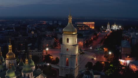 Vuelo-por-la-noche-sobre-la-Catedral-de-Sofía-en-Kiev